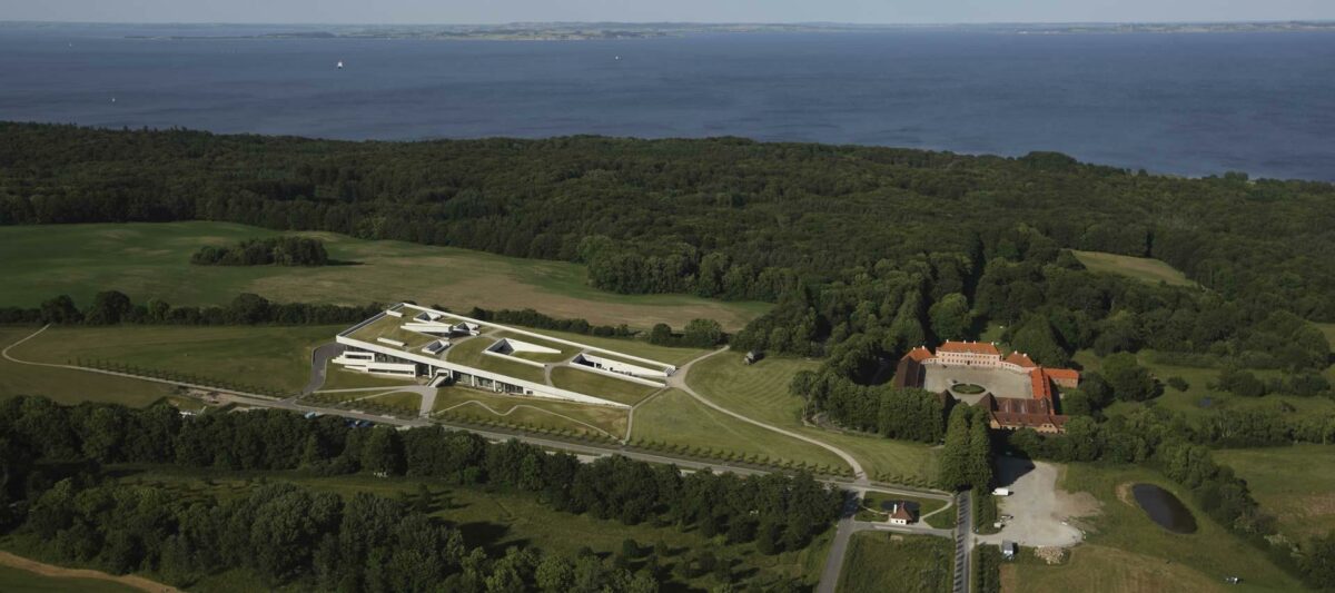 Moesgaard Museum, der er tegnet af Henning Larsen Architects, er blevet tildelt den engelske Civic Trust Award for sin arkitektur, der er indføjet i naturen syd for Aarhus. Foto: Jan Kofod Winther.