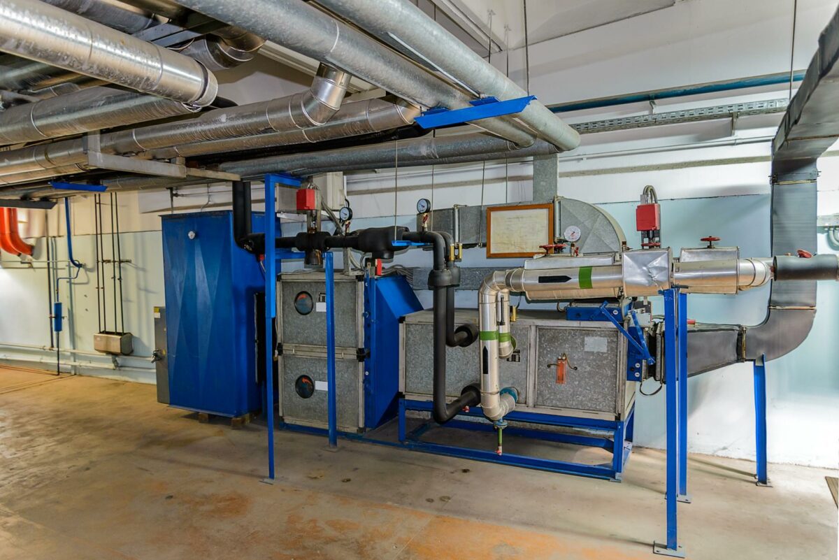 Virksomhedernes energisyn gælder blandt andet bygninger, hvor ventilation, varme og produktion skal energisynes. Foto: Colourbox.