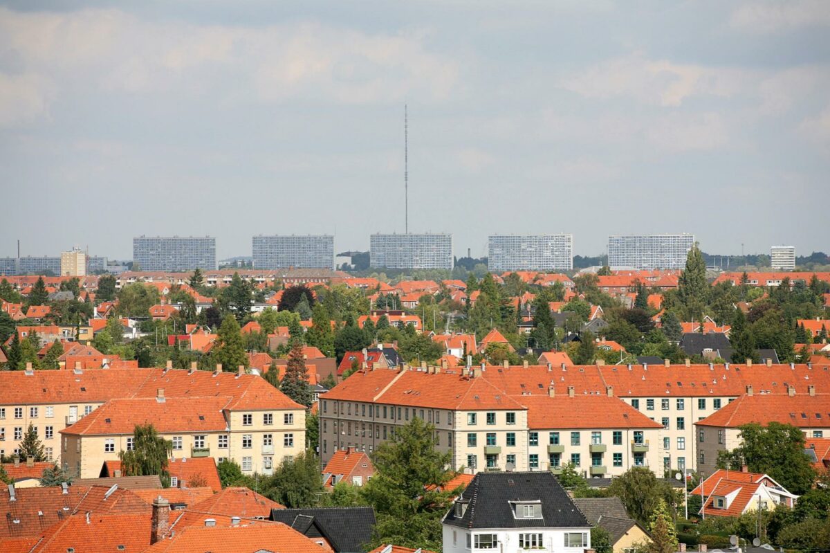 Gladsaxe består af mange forskellige bygningstyper, og derfor har kommunen som en del af sin arkitekturpolitik lavet et billedmateriale, der kan snakkes ud fra, når nybyggerier skal planlægges. Foto: Colourbox.