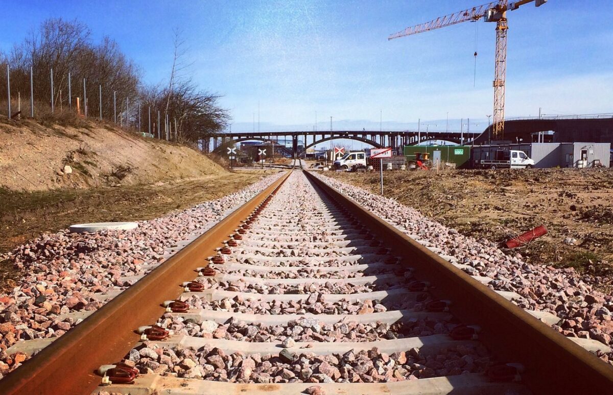 Gråkjær har indledt pæleramningen til det nye kontrolcenter ved den kommende letbane i Aarhus. Foto: Gråkjær.