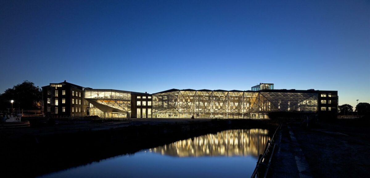 Biblioteket i Helsingør hører hjemme i Kulturværftet og karaktereriseres af LRE som et af Europas bedste biblioteker - ikke mindst på grund af arkitekturen. Foto: Adam Mørk.