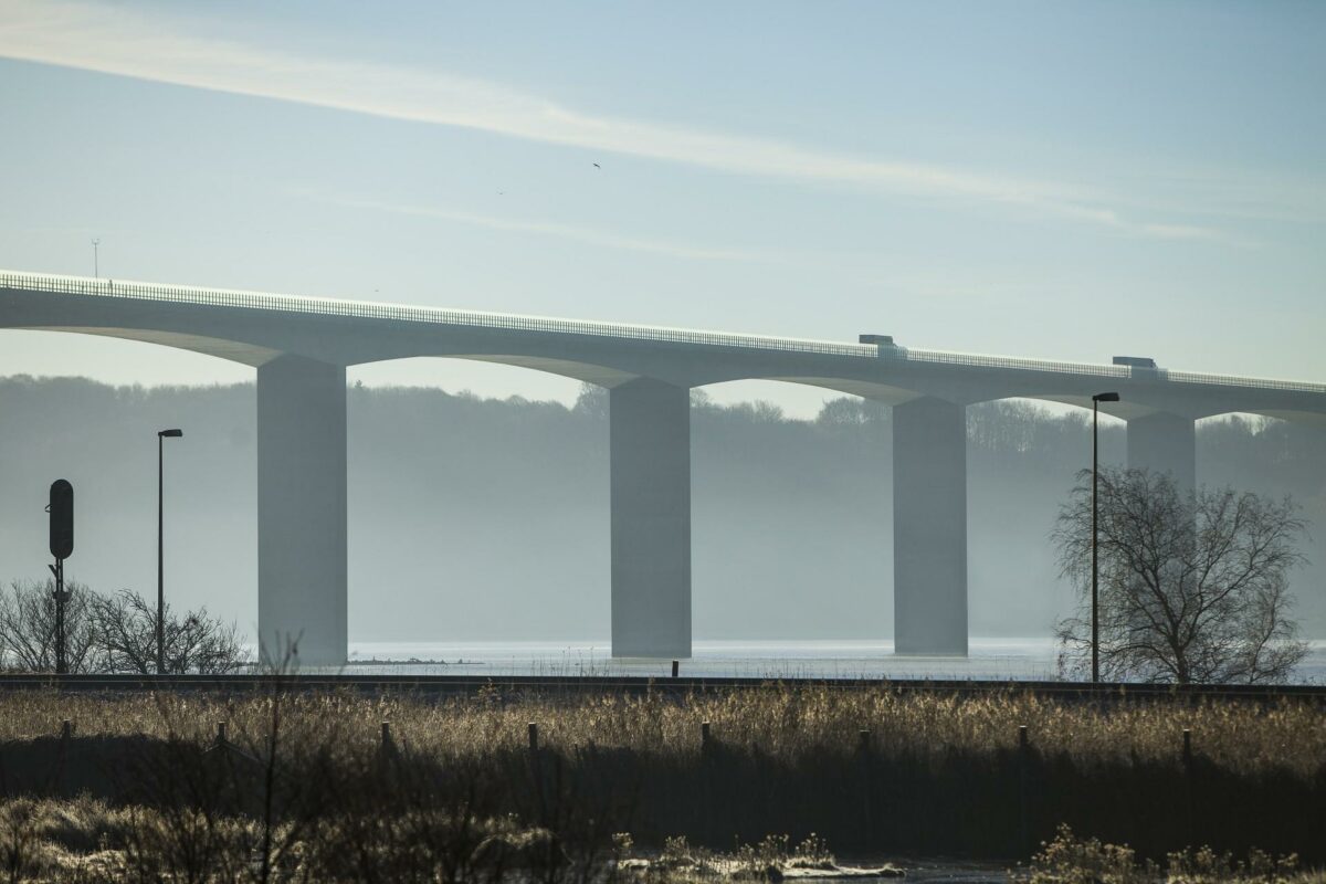 Der arbejdes ind til videre med tre linjer for en ny bro over Vejle Fjord samt en tunnelløsning. Foto: Colourbox.