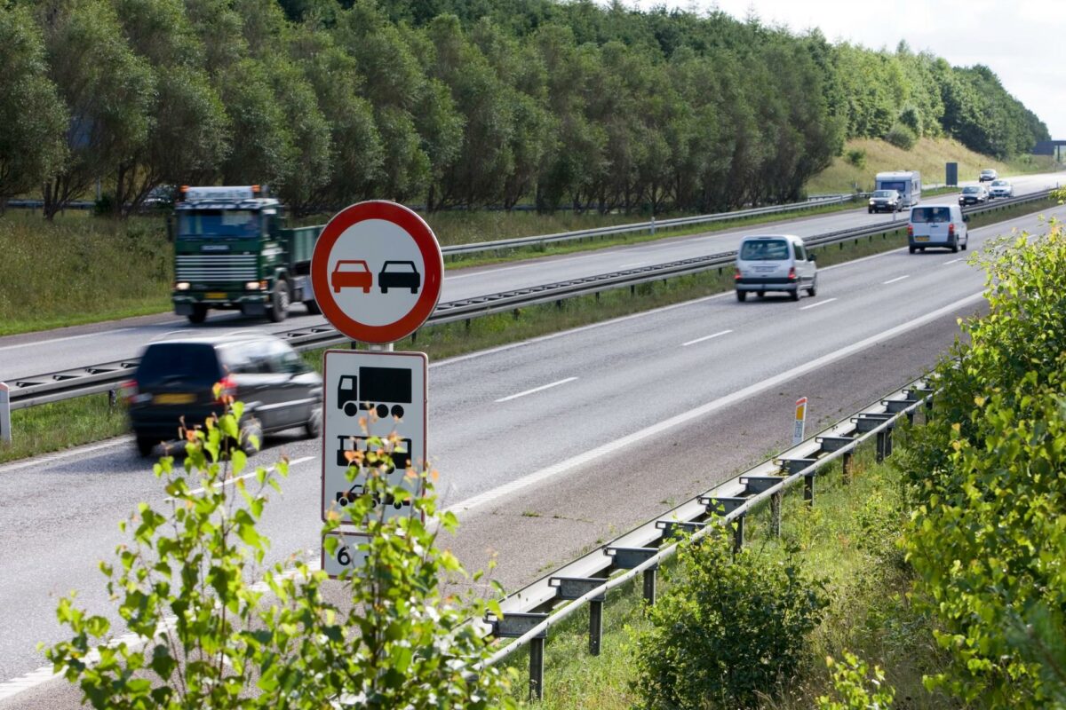 E45 er generelt præget af en stor trafikbelastning, hvilket transportministeren er bevidst om. Foto: Colourbox.