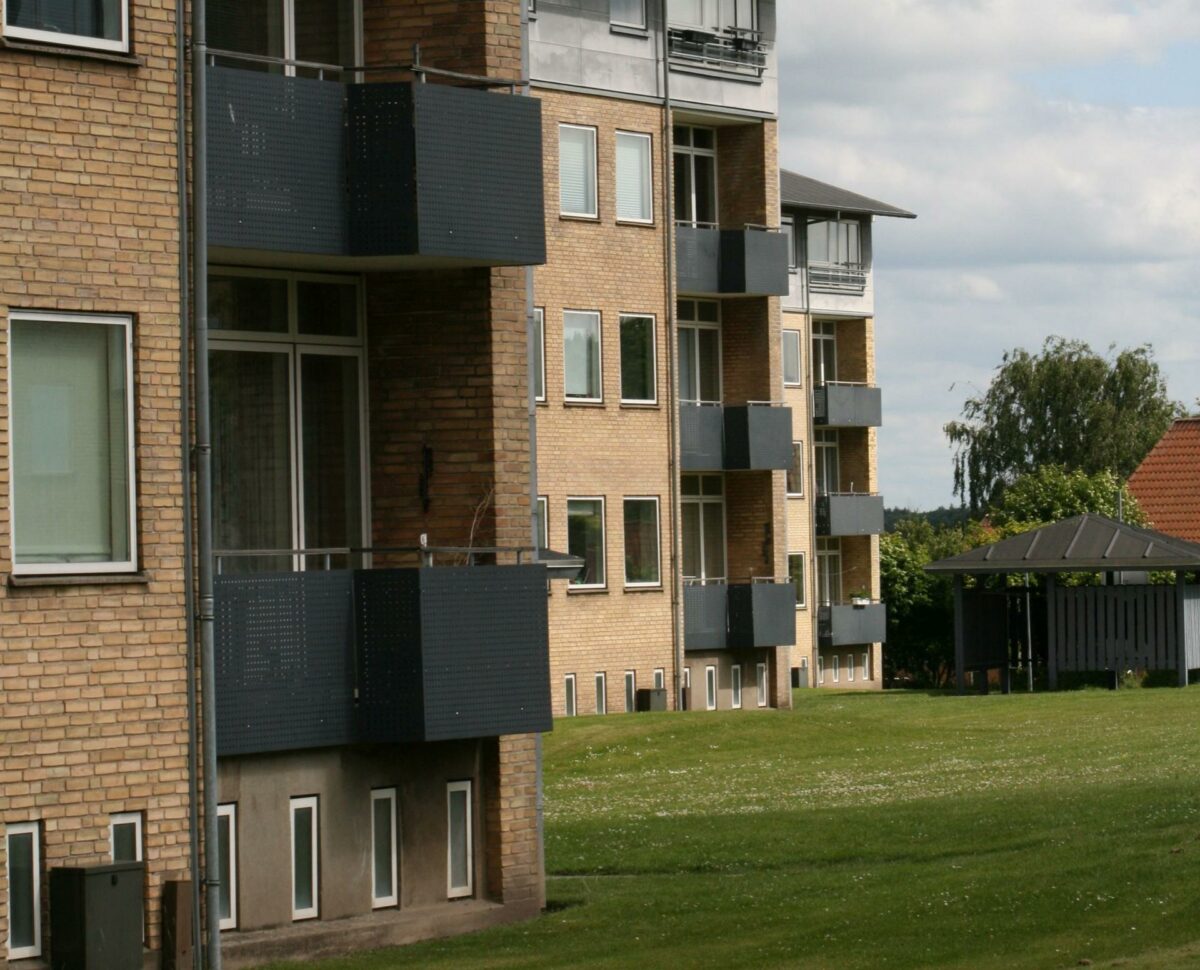 Den eksisterende bygningsmasse skal ombygges og renoveres. Foto: Colourbox.