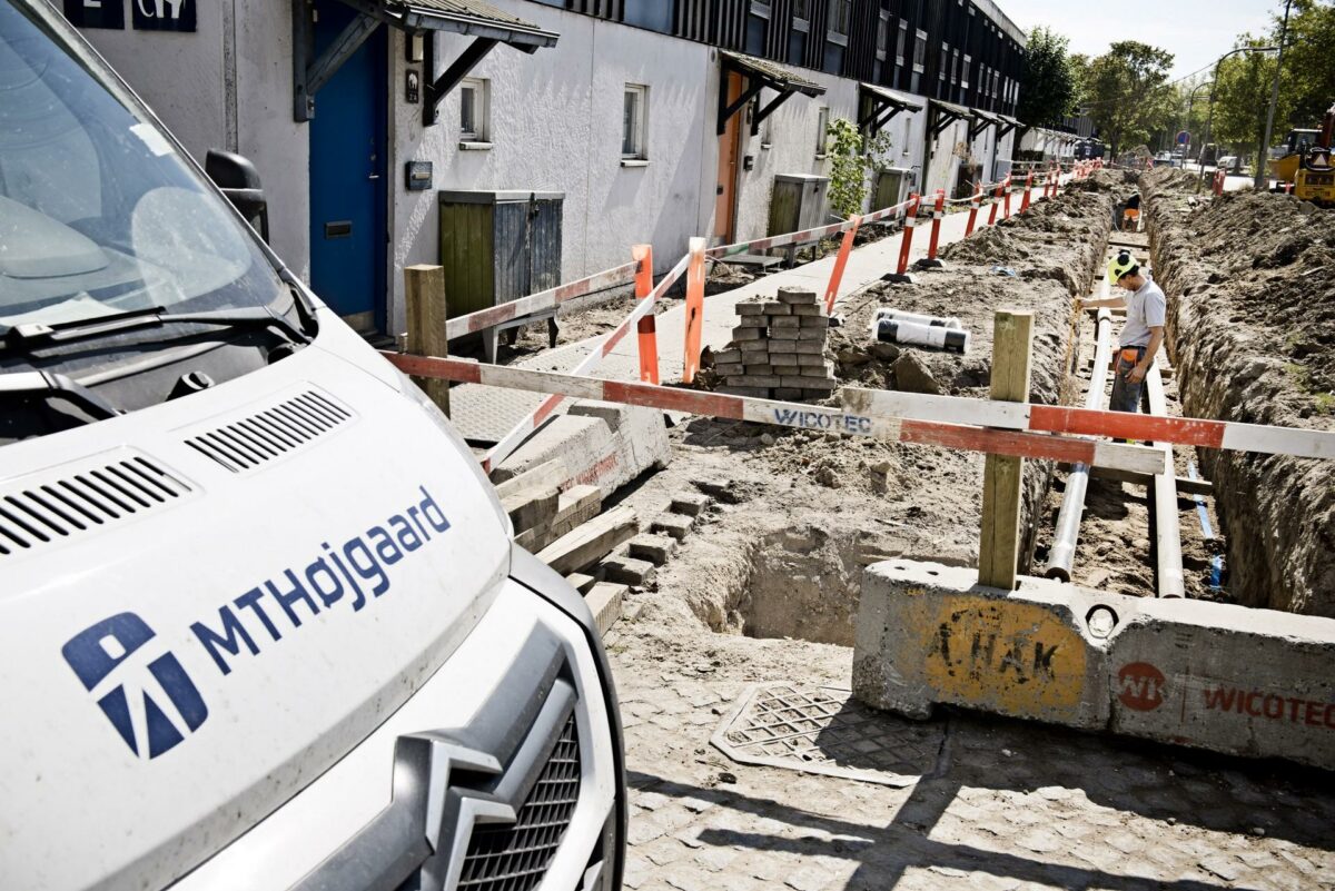 Sammen med Bravida har MT Højgaard underskrevet en rammeaftale, der betyder, at de to virksomheder gennem de kommende år skal drive og vedligeholde den sydvestlige del af DONG Energys elnet. Pressefoto.