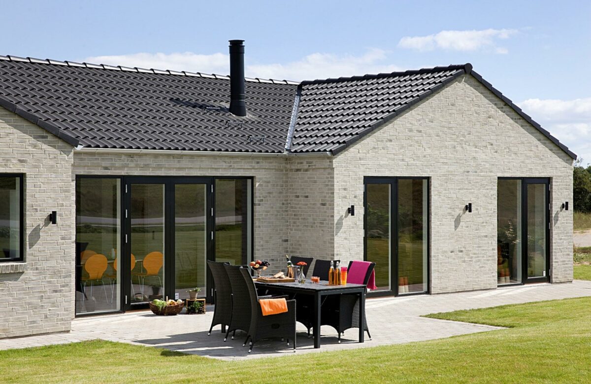 Gamle huse må i stigende grad lade livet for nyt boligbyggeri, viser en miniundersøgelse som Eurodan-Huse har foretaget. Pressefoto.