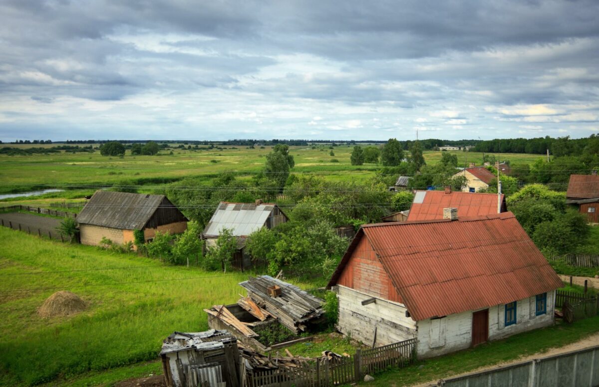 Efterladte og værdiløse landdistriktshuse er et voksende problem for mange danske kommuner. Foto: Colourbox.