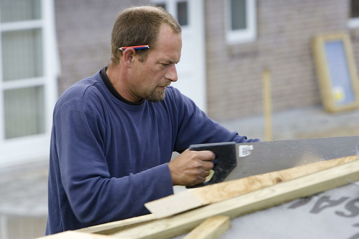 Dansk Håndværk oplever i stigende grad, at private forbrugere henvender sig for at tjekke en håndværkers oplysninger. Foto: Colourbox.