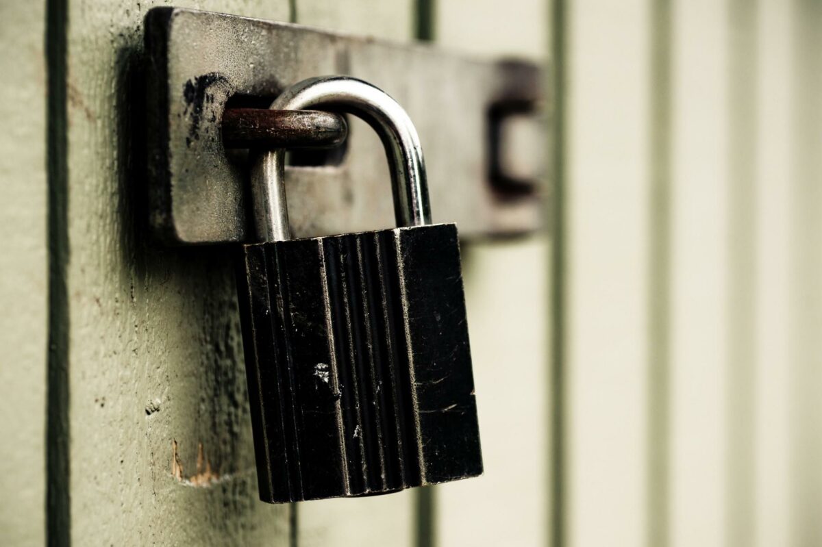 Der har hen over sommeren heldigvis været færre inden for bygge- og anlægsbranchen, der har måttet dreje nøglen om. Foto: Colourbox.