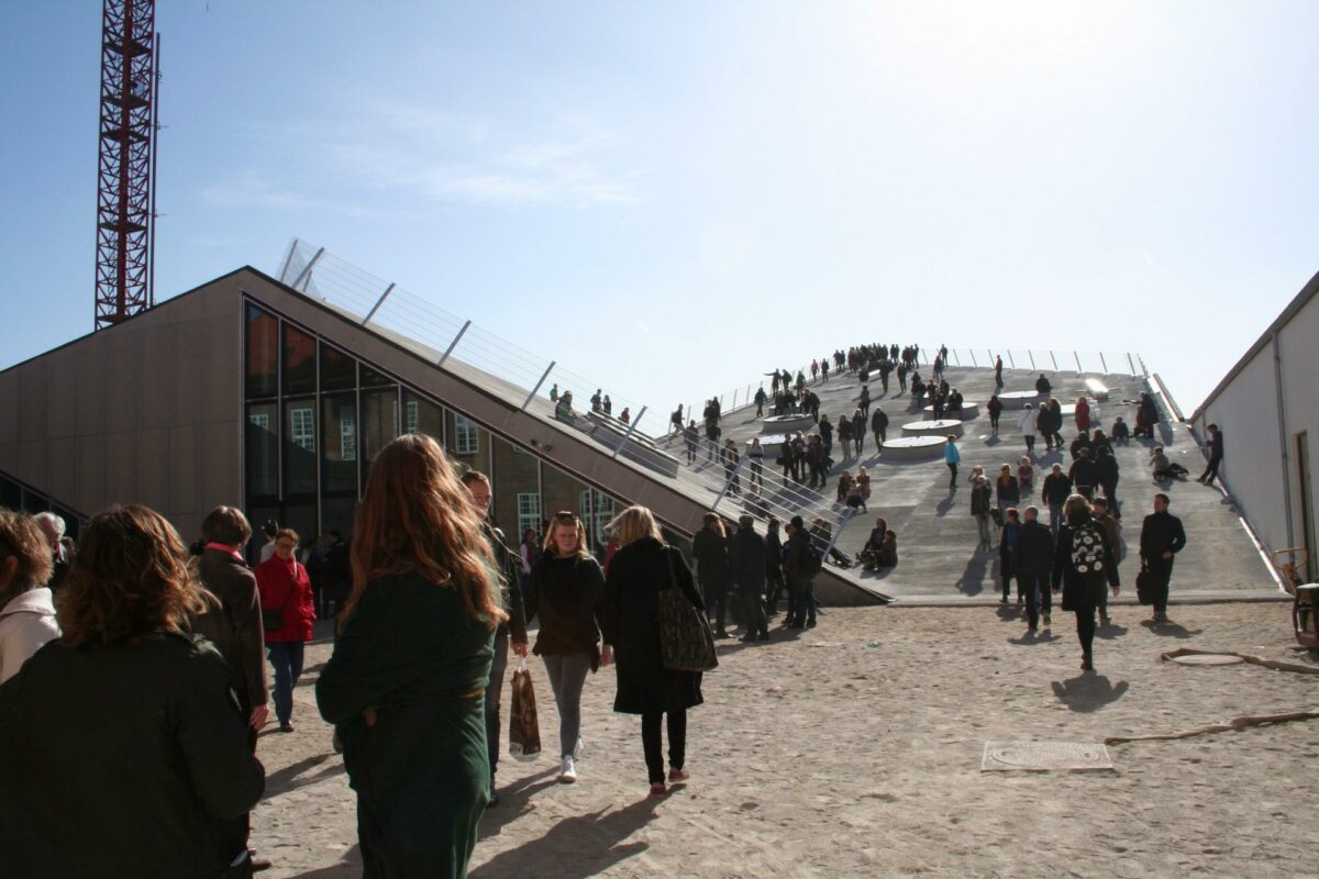 Bygningsstyrelsen vil købe en grund her på godsbanearealet, hvor der senere skal opføres en ny arkitektskole. Foto: Godsbanen.dk.