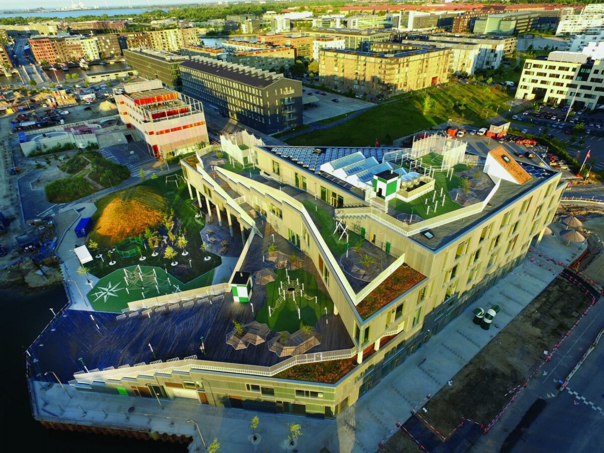 Den ny skole er placeret på Teglholm midt i et af de nyeste boligkvarterer i København. Foto: JJW Arkitekter.