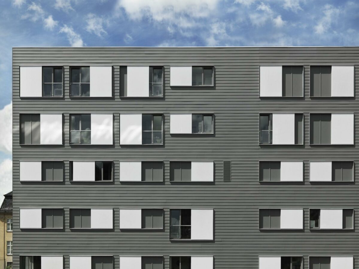 Et af de første byggeprojekter i Danmark, opført med Energy Frames, er Rigshospitalet i København. Den 5.300 kvadratmeter store bygning er forsynet med Energy Frames på 128 vinduer.