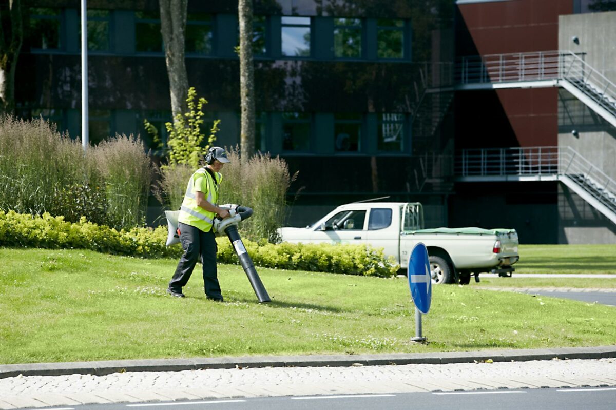 Vej- og parkområdet er et oplagt sted for kommunerne at spare penge, mener rådgivningsvirksomheden Atkins. PR foto: Hedeselskabet.