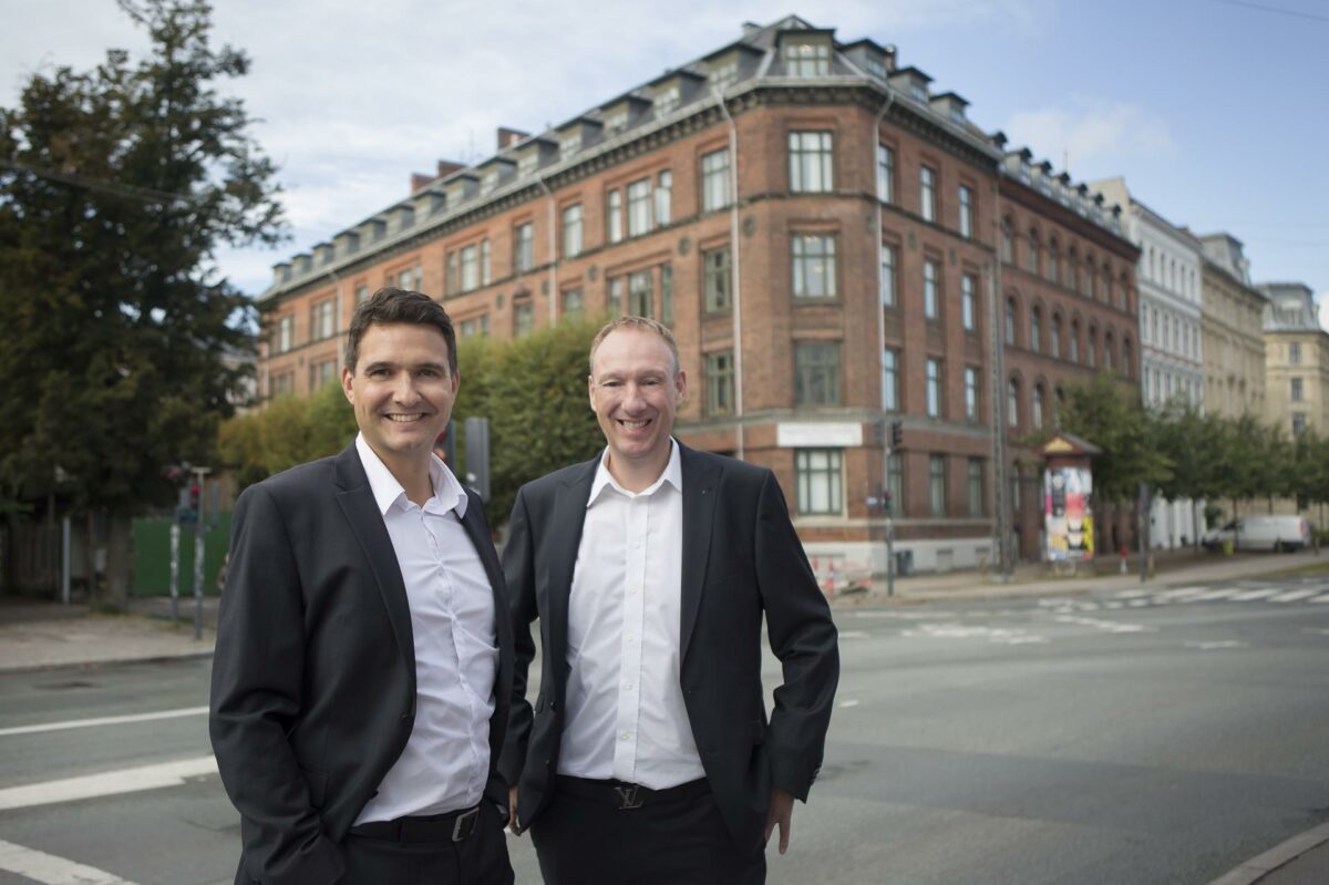 Thomas W. Færch (tv) og Henrik Nissen hos Gefion Group har konverteret en række kontorejendomme til boliger i København og har nu nye projekter undervejs. Foto: Thomas Arnbo.