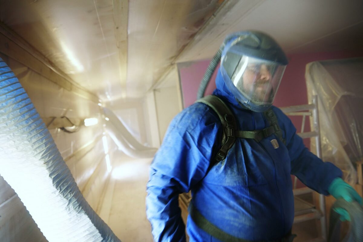 Der er fjernet store mængder PCB i den offentlige bygningsmasse, ikke mindst på skoler og i almennyttige boliger, men problemet fines også i private boliger fra især 60'erne og 70'erne. Arkivfoto.