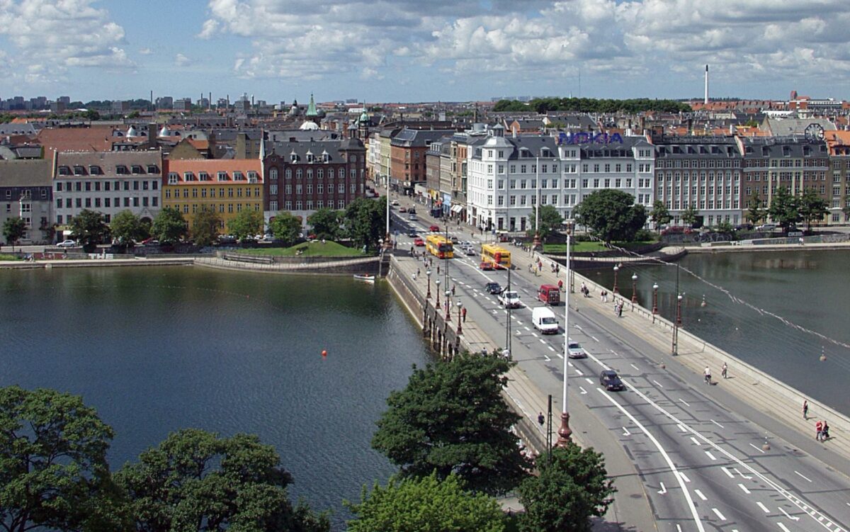 Det er blevet moderne at bo på det indre Nørrebro, men længere ude er der problemer med kriminalitet, og det skal en byudvikling af området være med til at rette op på. Foto: Colourbox.