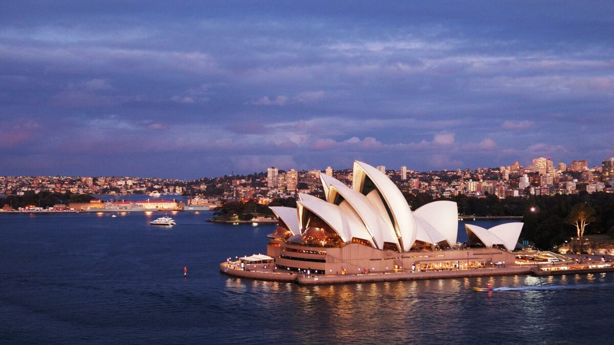 Operahuset i Sydney er udnævnt som umistelig verdenskulturarv af FN og er et af 100 byggerier med dansk fingeraftryk, der indgår i ny udstilling om banebrydende byggerier. Foto: Rosino.