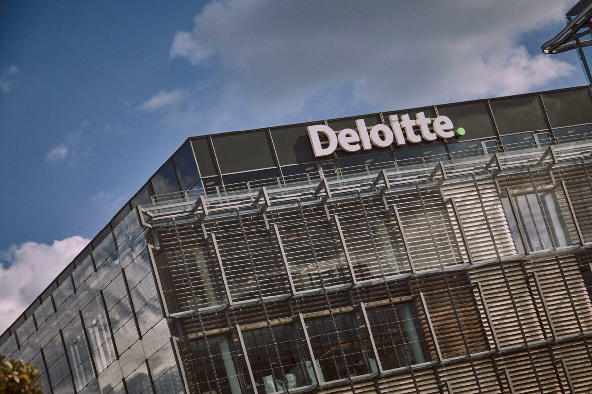 Deloitte og Dansk Byggeri fortæller, at det går fremad for de danske bygningsentreprenører. Pressefoto.