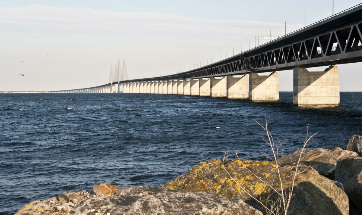 Et salg af Øresundsbroen kan give økonomisk råderum til at anlægge en tunnel mellem Danmark og Sverige. Foto: Colourbox.