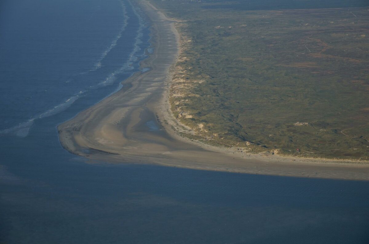 Det er natur som denne ved Blåvands Huk, som Enhedslisten ikke ønsker bebygget. Et par kilometer syd for Danmarks vestligste punkt har Varde Kommune nu fået dispensation til at opføre Blåvand Strandpark med 50 luksusferielejligheder, wellnessfaciliteter, restaurant og småbutikker. Foto: Colourbox.