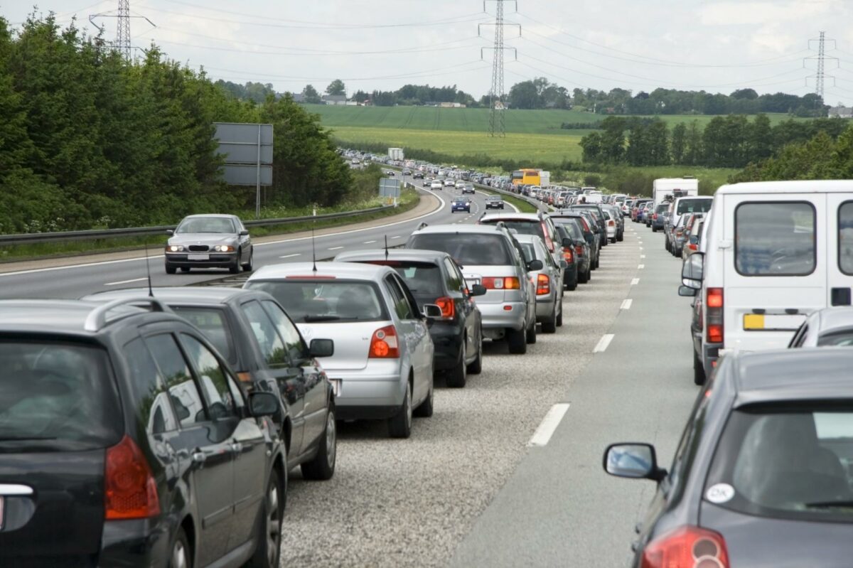 Blandt andet den fynske motorvej E20 er ved at sande til i kø og trafikpropper, mener Anker Boye. Foto: Colourbox.