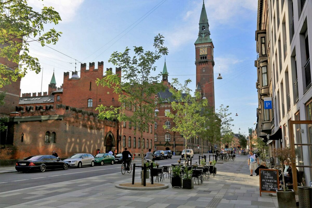 Vester Voldgade i København bliver i løbet af det næste års tid løftet ind i fremtiden via et tværgående samarbejde om byudvikling. Foto: Alexandra Instituttet.