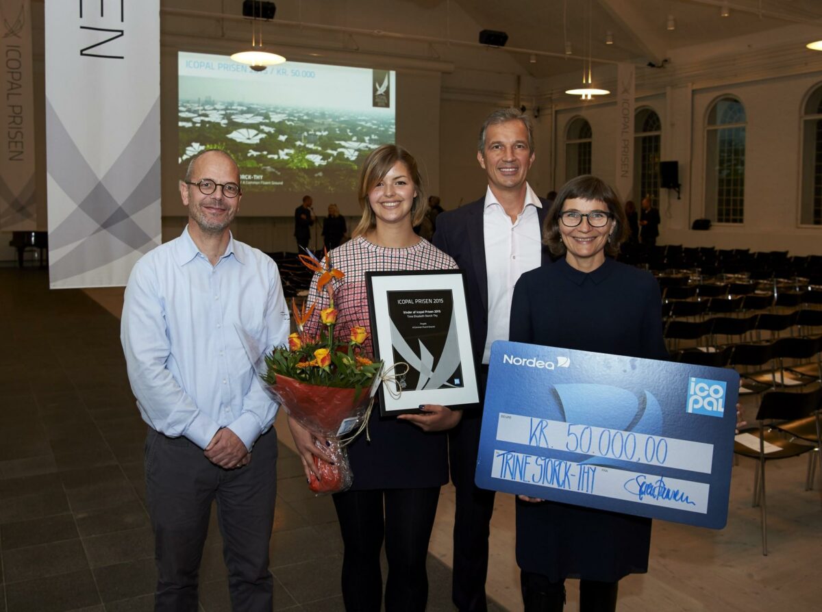 Overrækkelsen af Icopal Prisen 2015 fandt sted i festsalen på Kunstakademiets Arkitektskole i København. Fra venstre rektor Torben Nielsen fra Arkitektskolen Aarhus, Icopal Pris-vinder Trine Elisabeth Storck-Thy, nordisk direktør i Icopal Søren Drewsen og rektor Lene Dammand Lund fra Kunstakademiets Arkitektskole.