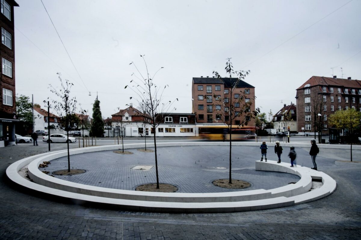 Hovedformålet med den nye udgave af Lindevangsparken er at forsinke vandet og få det til at sive ned i grønne arealer frem for i byens kældre. Foto: Carsten Ingemann.