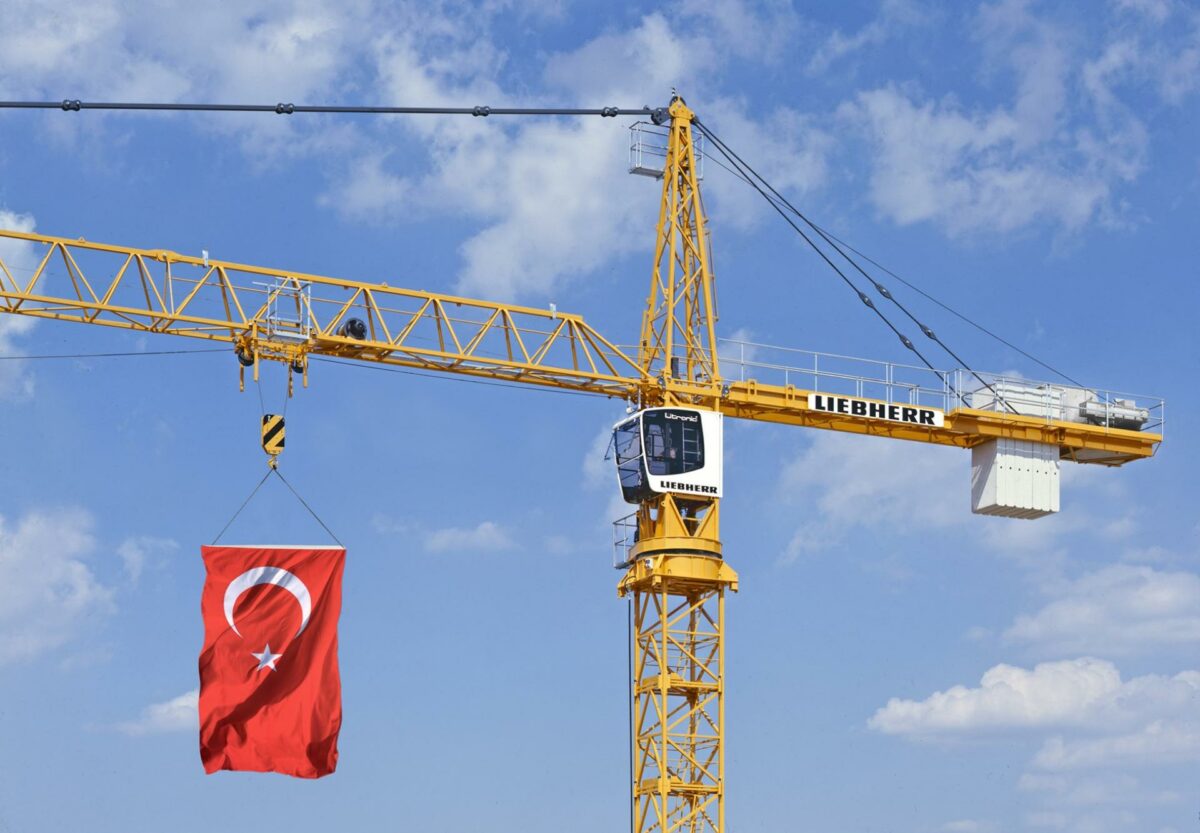 Liebherr har fået en af hovedrollerne i byggeriet af Istanbul New Airport. Ikke færre end 58 Liebherr-tårnkraner medvirker. Pressefoto.