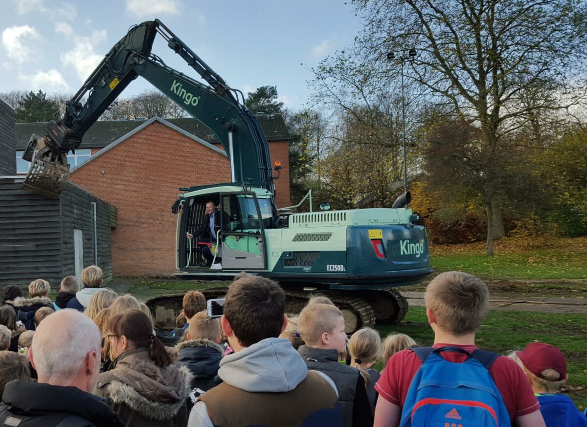 Fredag gik MT Højgaard i gang med skolebyggeriet. Foto: MTH.