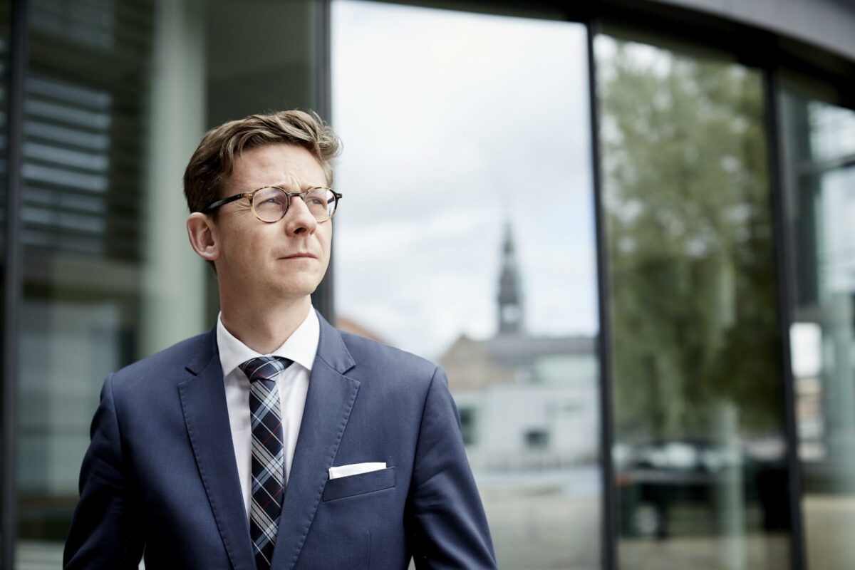 Skatteminister Karsten Lauritzen holder fast i at gennemføre loven om at ophæve SKATs muligheder for at foretage kontrol på privat grund uden dommerkendelse: Foto: Skatteministeriet.