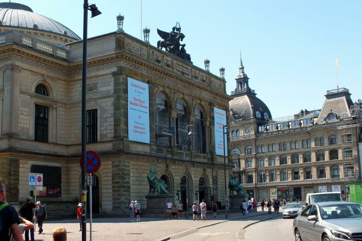 Det Kongelige Teater har fået nyt tag og tagisolering. Foto: Colourbox.