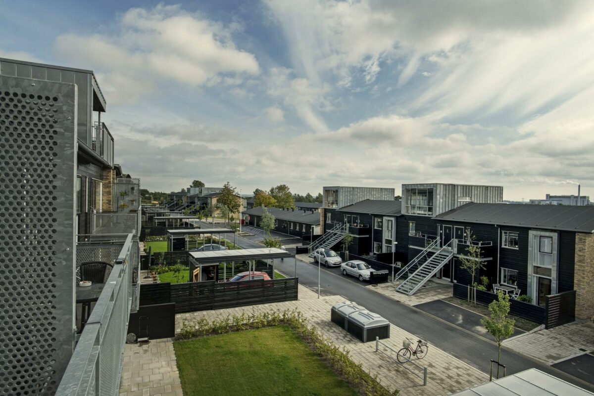 Knap 400 boliger er blevet renoveret i Himmerland Boligforening. Her ses afdeling 19. Foto: Jørgen True.