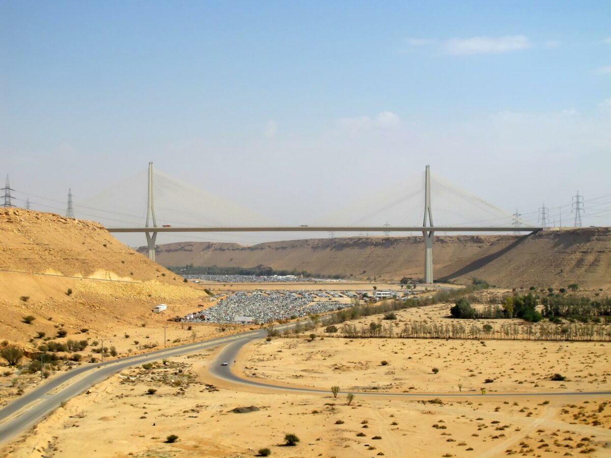 Cowi skal bruge nye ingeniører til projektering af kæmpeprojektet i Mekka - herunder projektering af broer, veje og parkeringspladser. Foto: Colourbox.