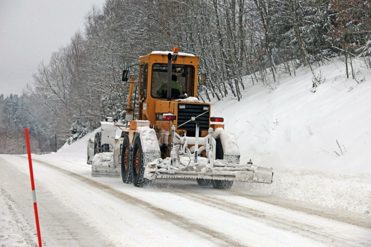 Der ligger næsten 100 millioner kroner ekstra til kommunekasserne i landets 24 yderkommuner, hvis de sender deres tekniske opgaver i udbud. Foto: Colourbox.