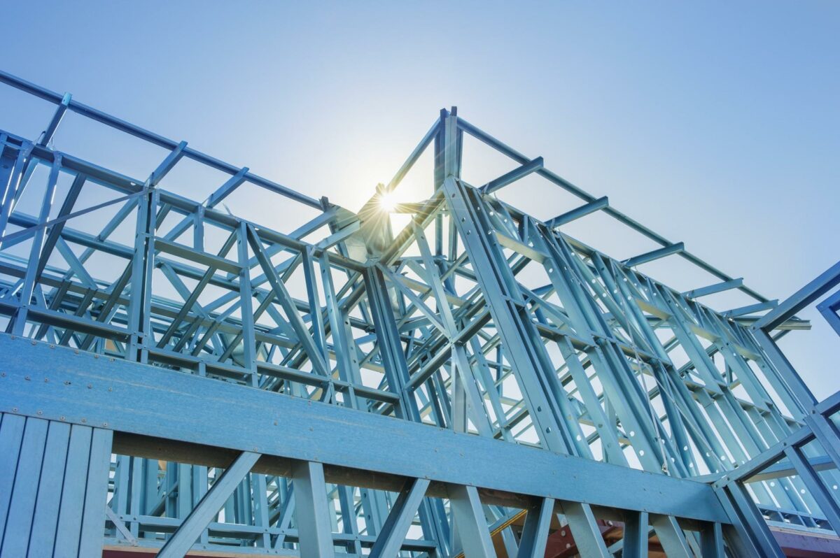 Byggebranchen vejrer morgenluft, men krisen trækker stadig lange spor i form af mere forsigtighed i branchen. Foto: Colourbox.