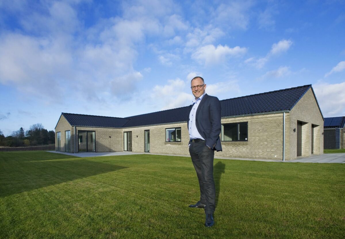 En tilfreds direktør Thomas Dahl kan se tilbage på et enddog særdeles godt halvårsregnskab for eurodanhuse. Pressefoto.
