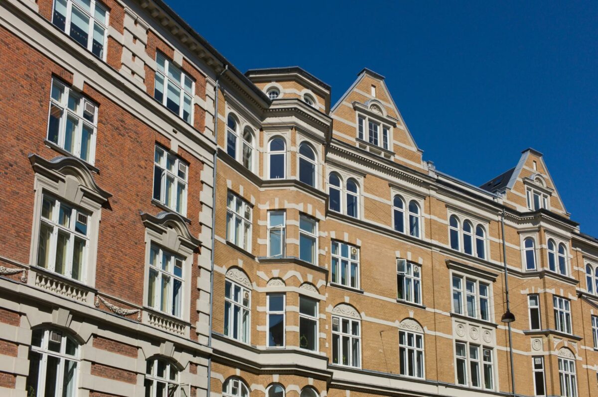 Bygherreforeningen vil gerne have have lejeboliger, andelsboliger og ejerlejligheder omfattet af den grønne boligjobordning. Foto: Colourbox.