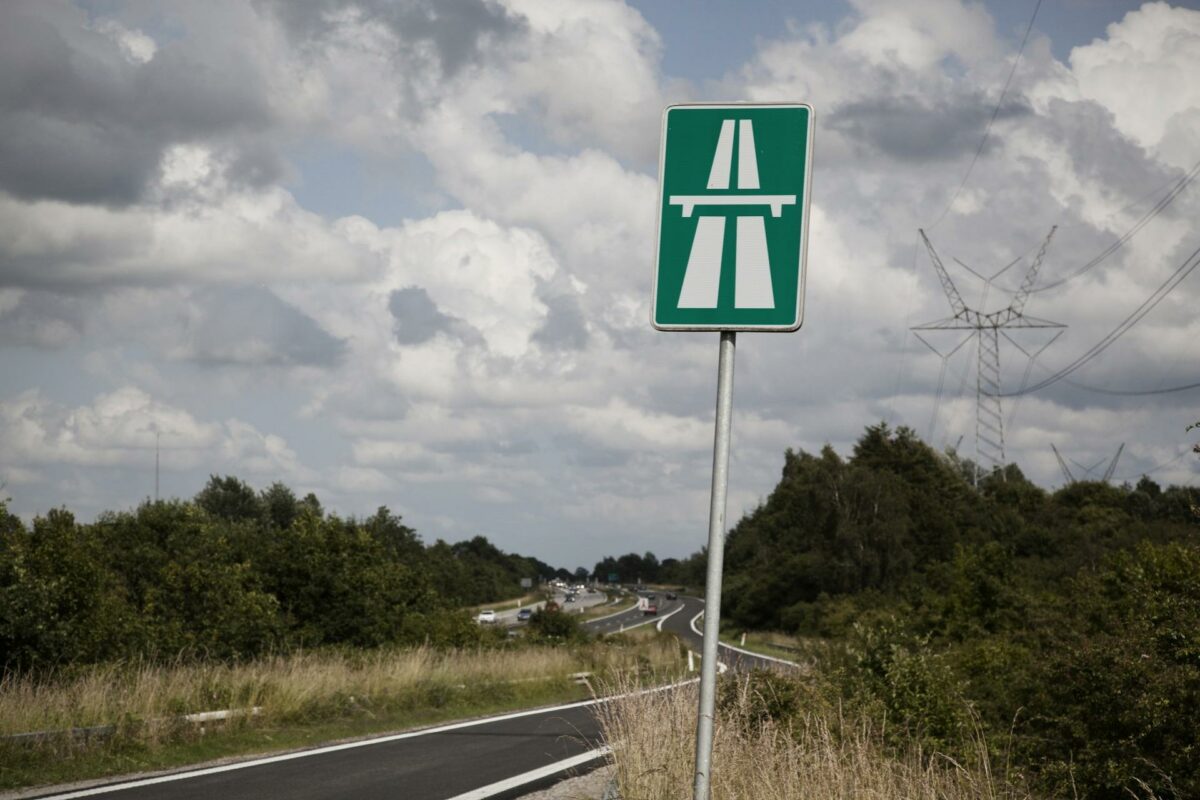 Direktør Niels Nielsen fra Danske Anlægsentreprenører advarer mod, at beslutninger om Danmarks infrastruktur fremover risikerer at blive truffet på mangelfuldt grundlag. Foto: Colourbox.