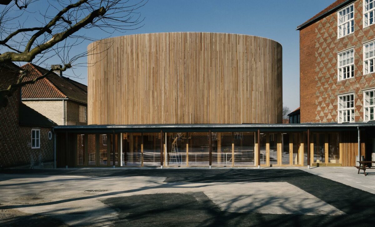 Falkonergårdens Gymnasium - ny multisal af Falko Arkitekter. Foto: Stamers Kontor.