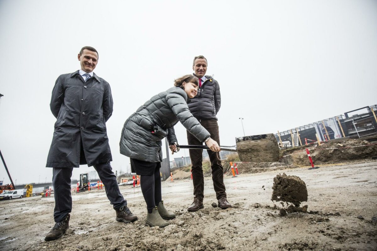 Onsdag blev første spadestik taget til Danmarks hidtil største OPP. Pressefoto.