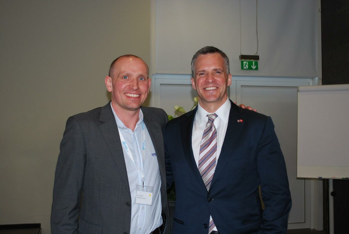 Den amerikanske ambassadør Rufus Gifford (t.h.) deltog på Energiforum 2016. Her er han sammen med Energiforum Danmarks nyvalgte formand, Lars Thygsen. Foto: Energiforum Danmark.