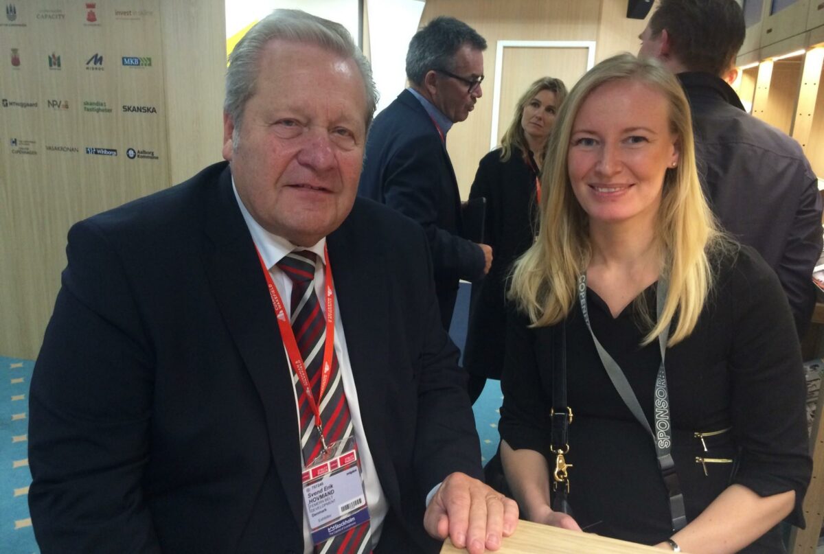 Bestyrelsesformand Svend Erik Hovmand og projektmanager Sidsel Greven Rasmussen fra Fermern Belt Development er på MIPIM for at skabe relationer, som gerne må kaste danske arbejdspladser af sig. Foto: Torben Jastram.