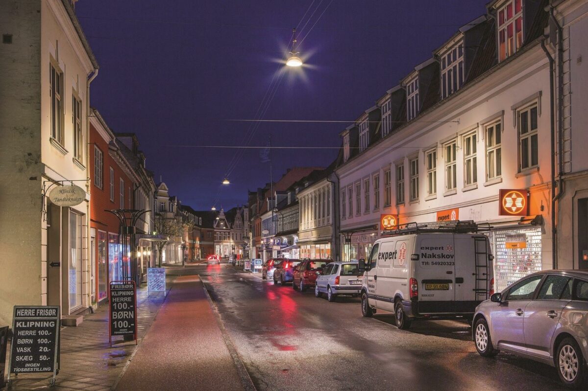 Med LED-teknologien har Nakskov fået en både energibesparende og lysoptimerende gadebelysning.