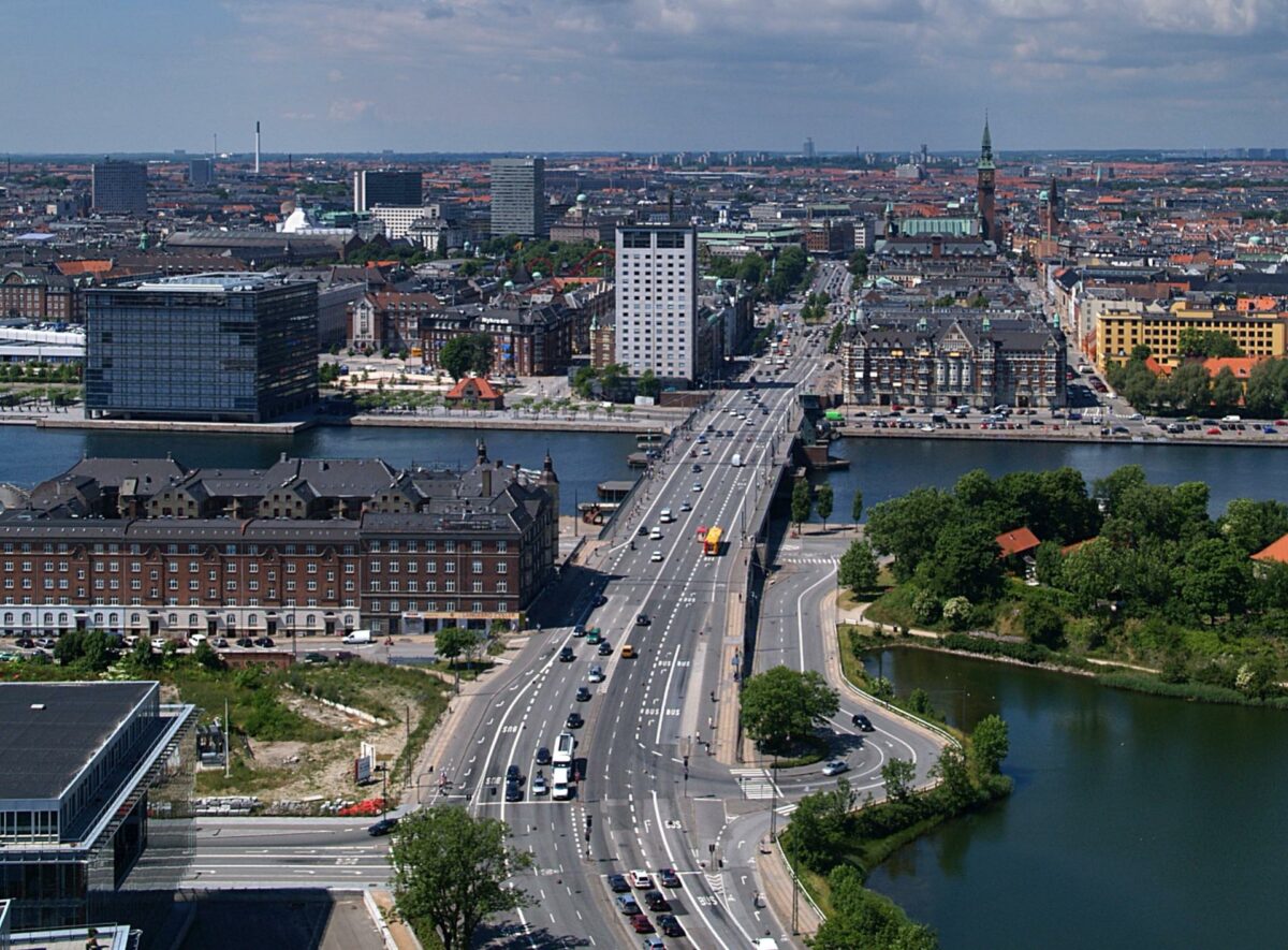 Det vil koste omkring 350.000 kroner om ugen at blive forsinket på et vejarbejde på H.C. Andersens Boulevard. Foto: Colourbox.