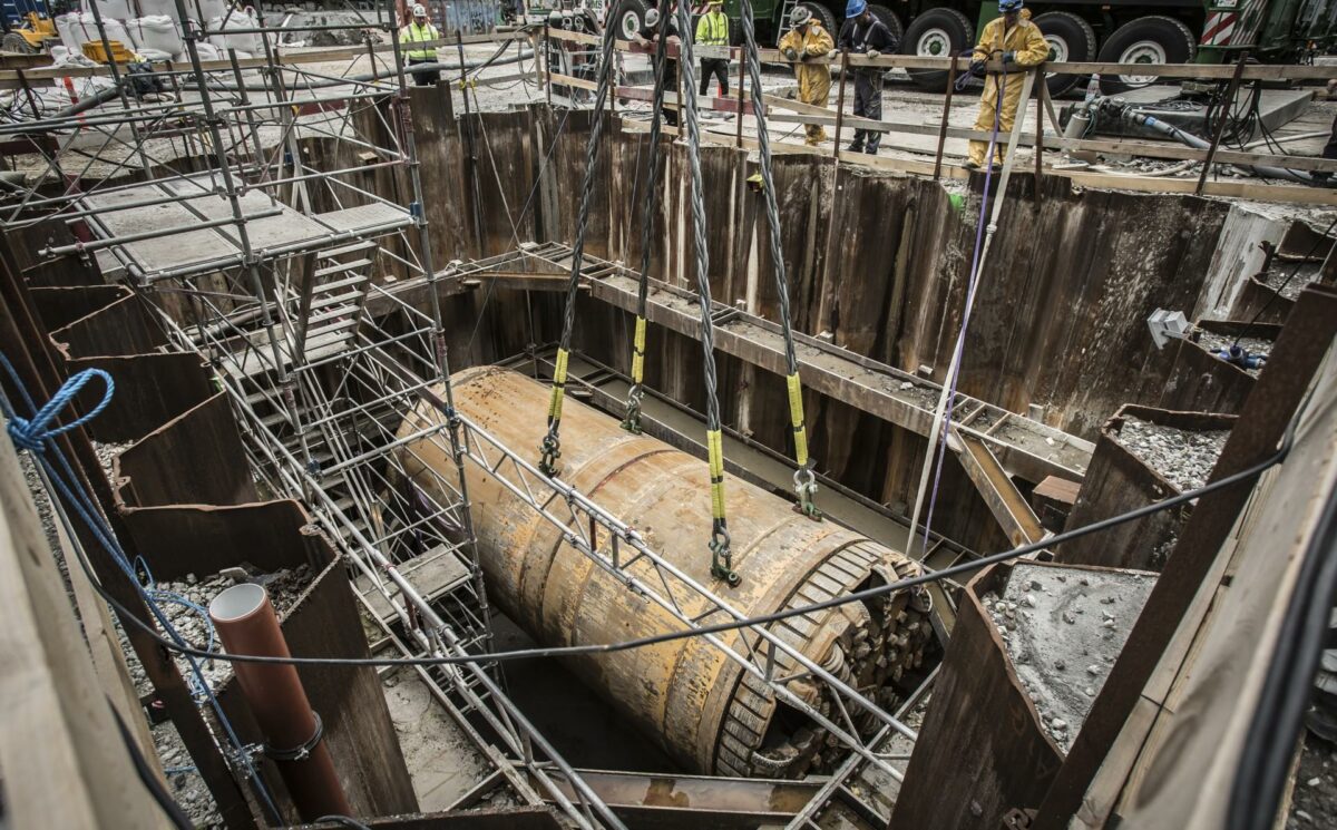 Tunnelboremaskinen Estrid har fået lidt mere slidte tænder og en rusten overflade efter tre måneder i jorden. Pressefoto.