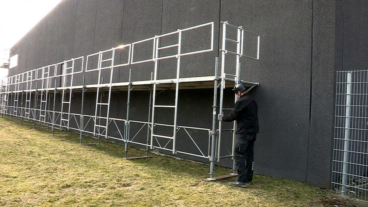 "Op-Rækværket" hedder et nyt, danskudviklet stilladssystem udført i aluminium. Foto: Ulstrupsmeden.