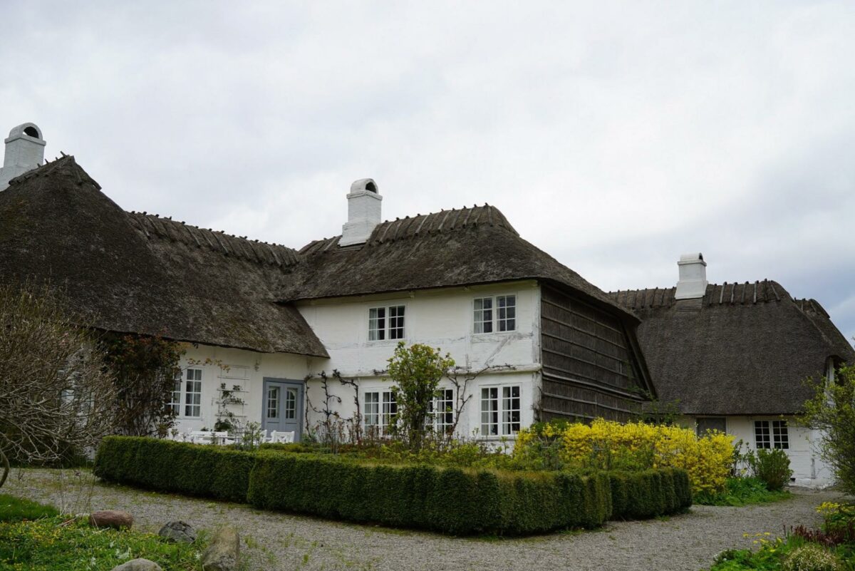 Den fredede Moseby Præstegård fra 1600-tallet i Aastrup Sogn er en af de ældste i landet.