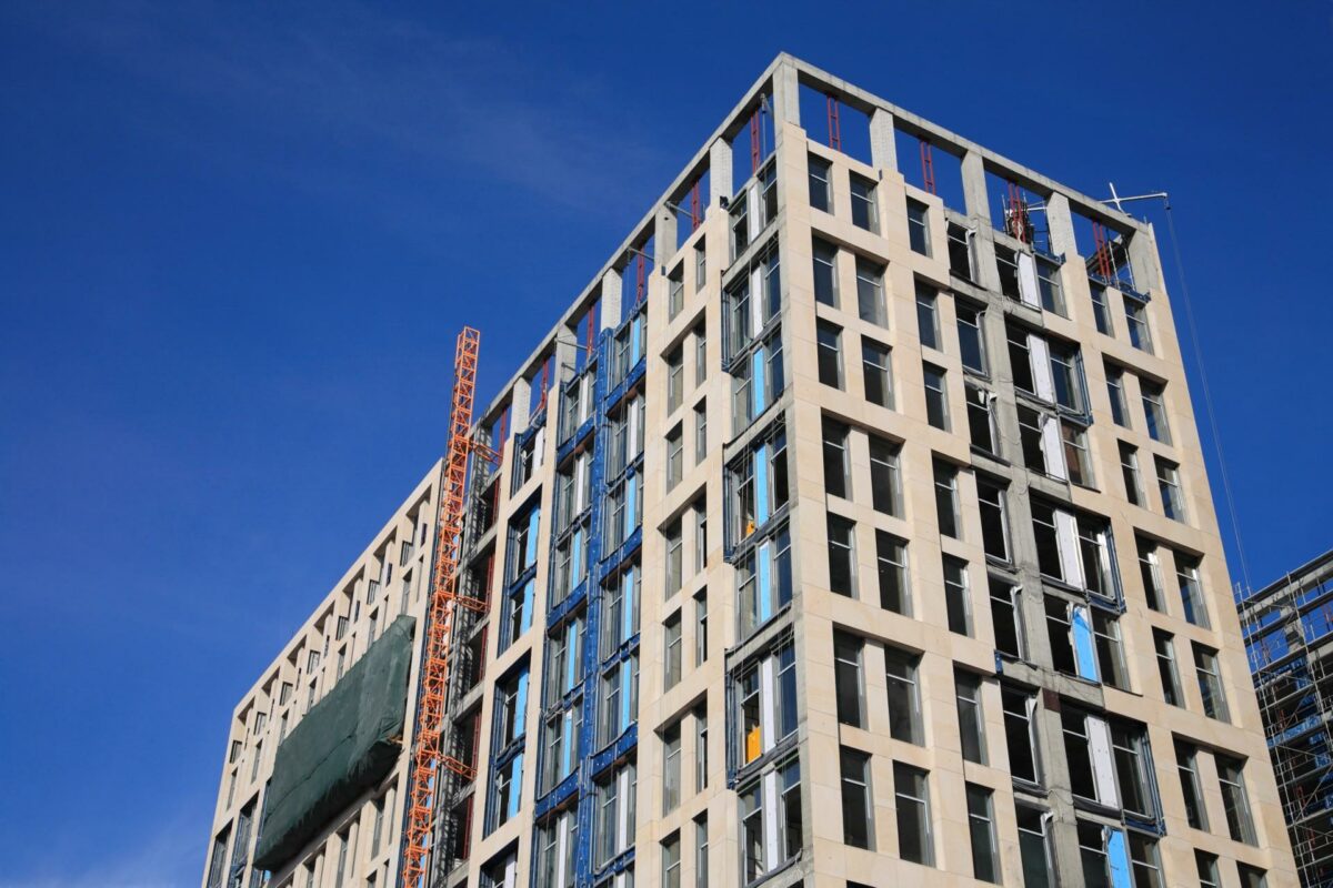 Nybyggeriet ligger fortsat på et beskedent niveau til trods for fremgang på boligmarkedet. Foto: Colourbox.