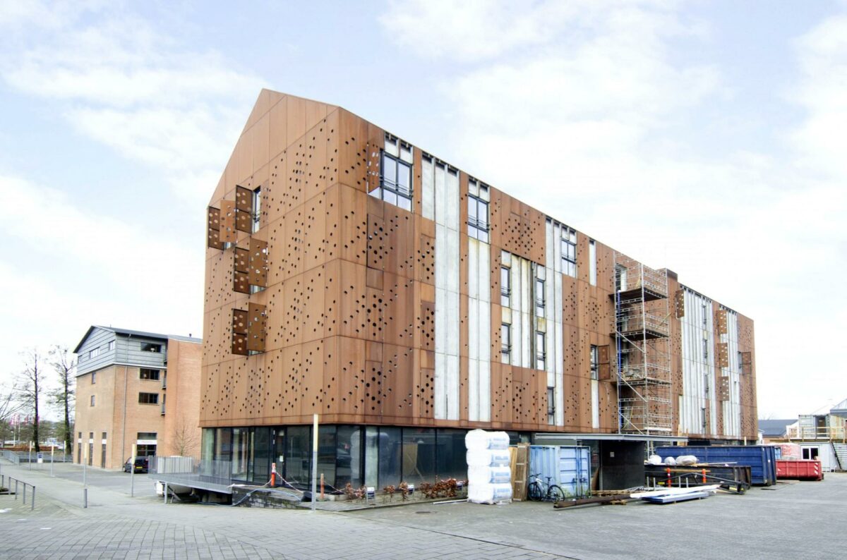 Den tidligere papirfabrik og højskole Performers House i Silkeborg omdannes i øjeblikket til 18 eksklusive lejligheder. Pressefoto.